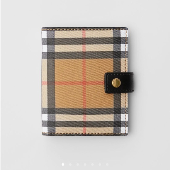 “SOLD “. NWT Burberry 2018 Vintage Check Wallet - Picture 8 of 8